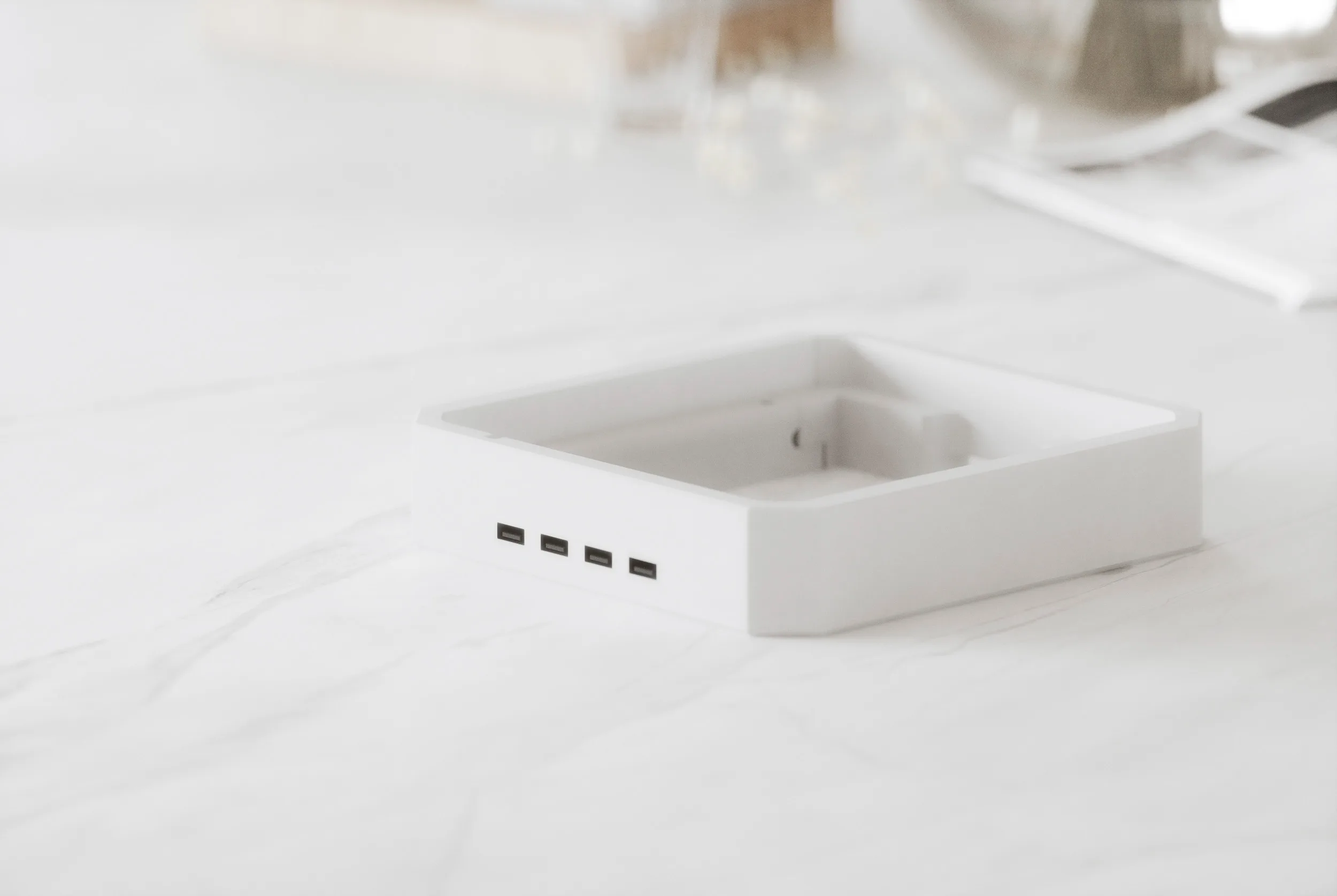 Подставка из алюминия White Obsidian с USB