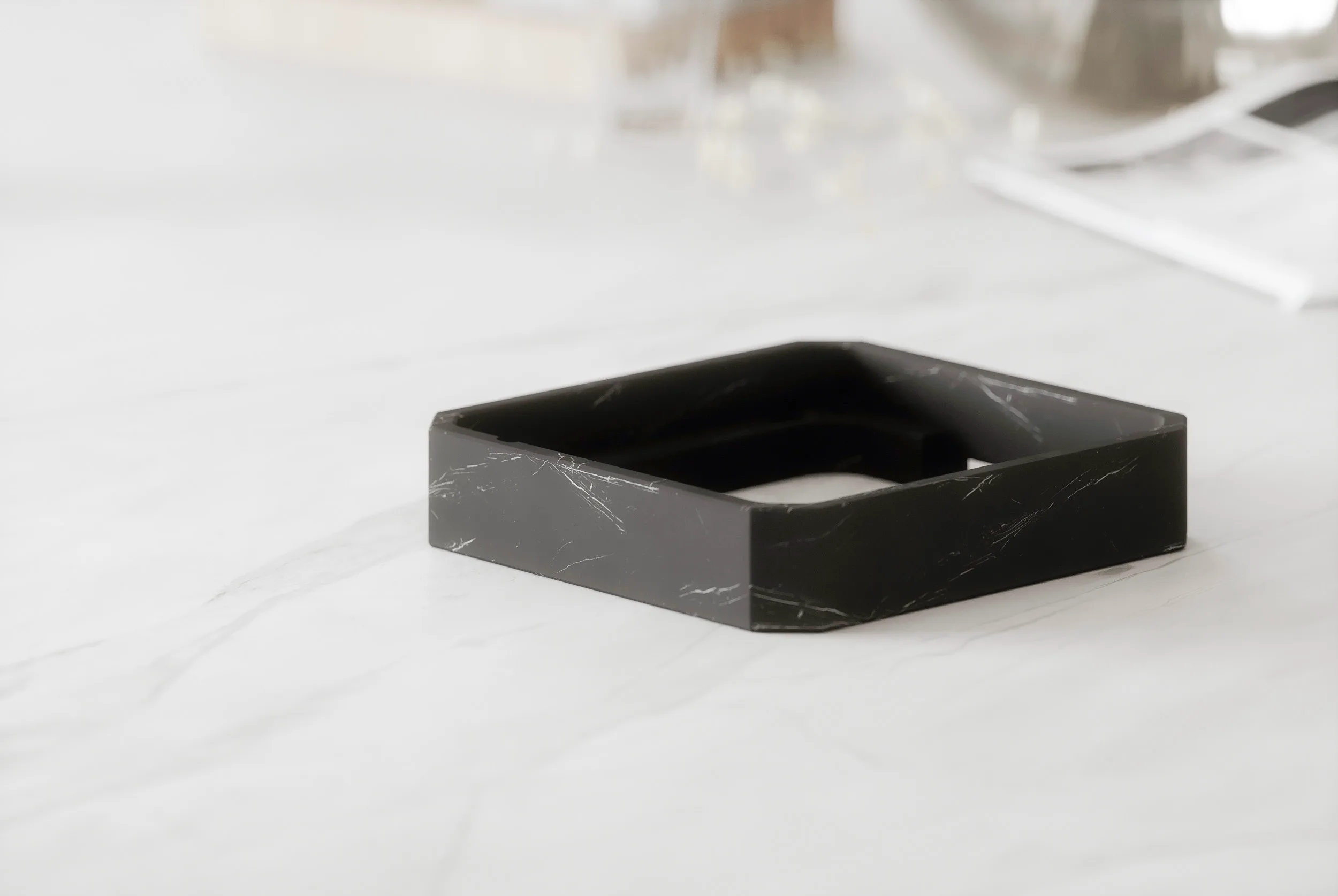 Подставка из натурального чёрного мрамора Nero Marquina