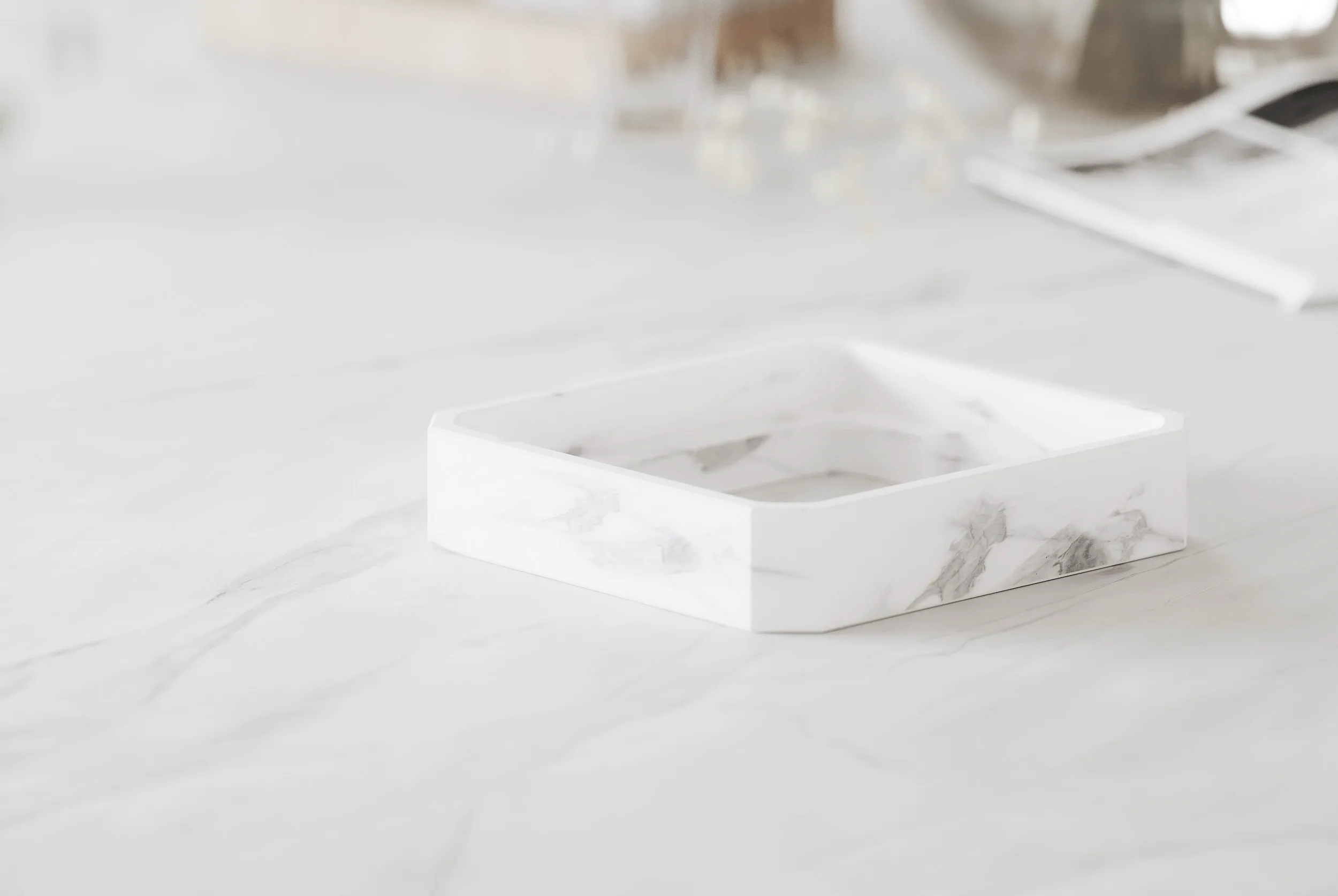 Подставка из натурального белого мрамора Calacatta