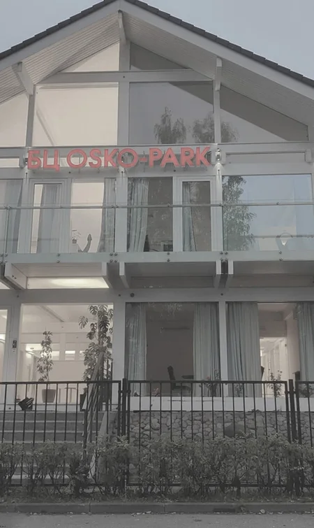 Бизнес-центр OSKO-PARK на Лахтинском проспекте, где находится офис Edeltor