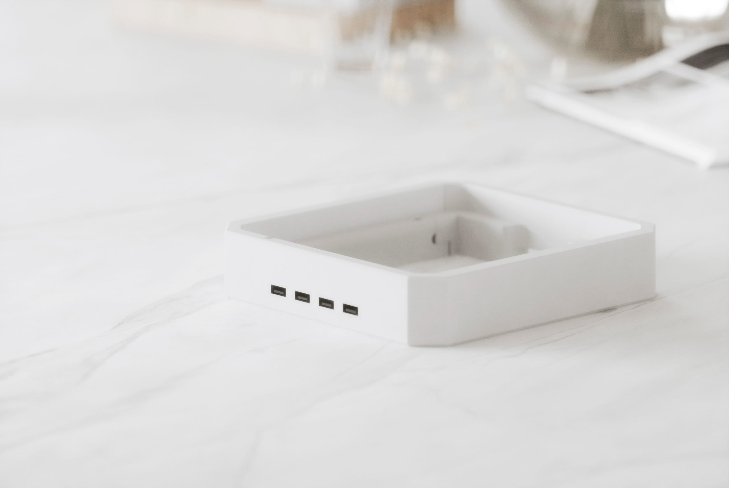 Подставка из алюминия White Obsidian с USB