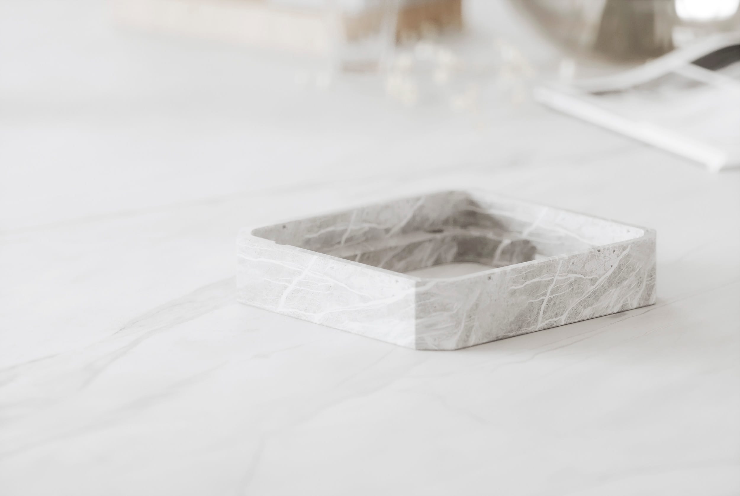 Подставка из натурального серного мрамора